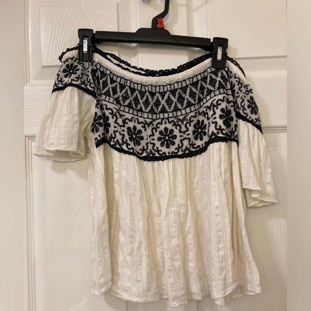 American Eagle Off The Shoulder Blouse Size Large